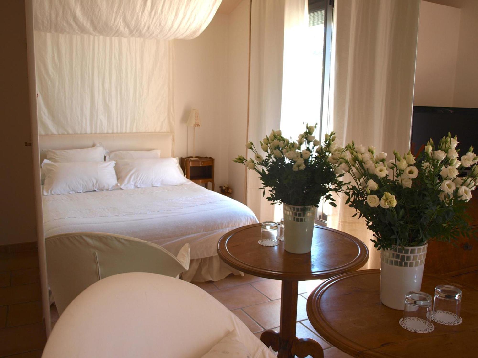 לינה וארוחת בוקר לונל Le Relais D'Angelique חדר תמונה
